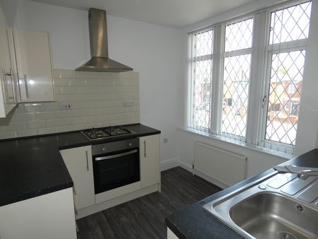 Central Drive Flat 3 - Photo 5