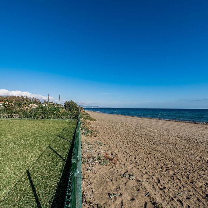 5 bedroom luxury Villa for rent in San Pedro de Alcántara, Spain - Photo 1