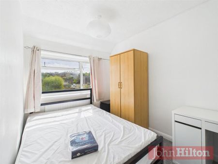 6 bedroom semi-detached house to rent - Photo 4