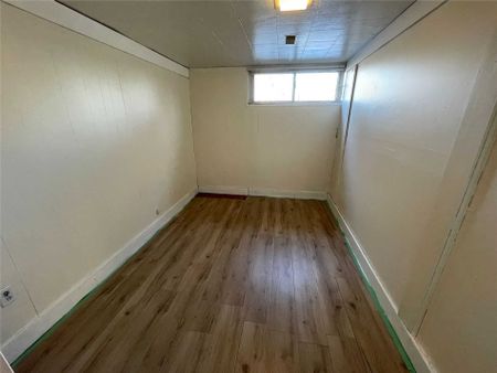 For Lease - 102 Billington Crescent, Toronto, Ontario - Photo 2