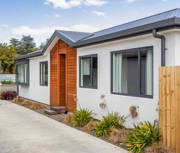 Low Maintenance 2 Bedroom Townhouse - Photo 5