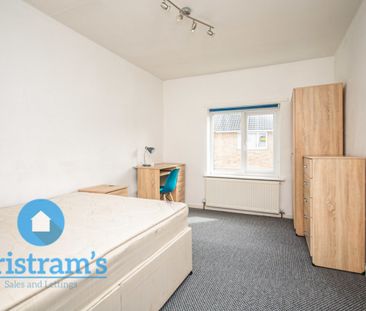 4 bed Flat for Rent - Photo 3