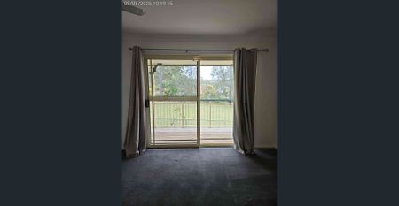 Townhouse in a gated complex - Photo 3