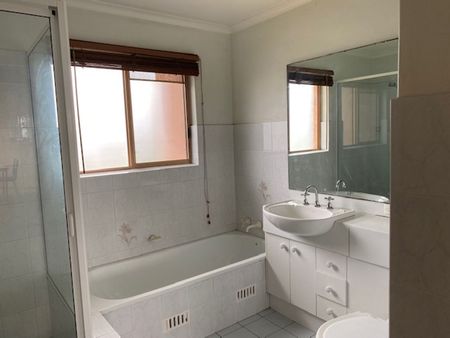 Prestige Unit Overlooking The Manning River - Photo 2