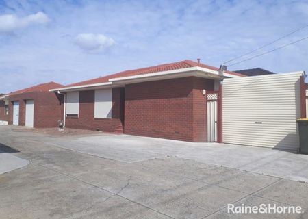 Spacious 3-Bedroom Unit in St Albans - Photo 3