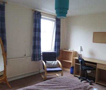 4 bedroom terraced house to rent - Photo 5