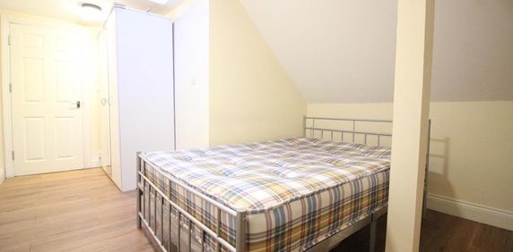 Bridge Road, Hounslow - Photo 2