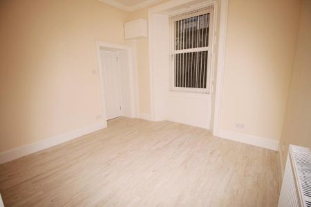 4 bedroom flat to rent - Photo 5