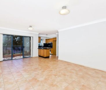 SPACIOUS & WELL POSITIONED 2-BEDROOM APARTMENT! - Photo 5