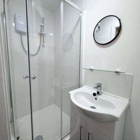 1st Floor, Room 2 - Photo 4