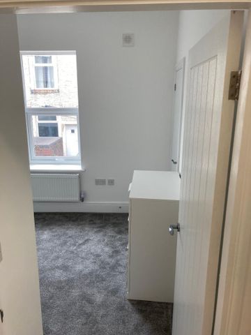 2 bed end of terrace house to rent in Grange Street, Burnley, BB11 - Photo 2