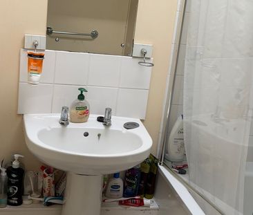 Room in a Shared House, Morrison Road, SW9 - Photo 5