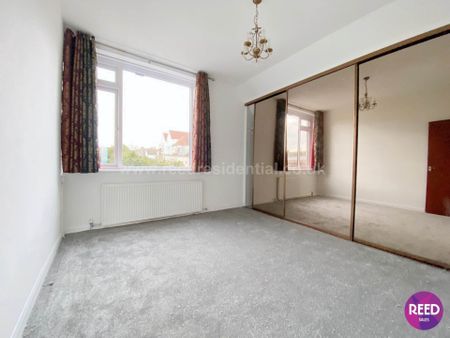 The Leas, Westcliff On Sea - Photo 2