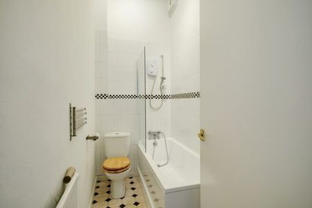 2 Bed Flat - Photo 4