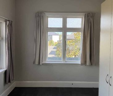 ADDINGTON - 4 BEDROOM, 1 BATHROOM/2 TOILETS - Photo 1