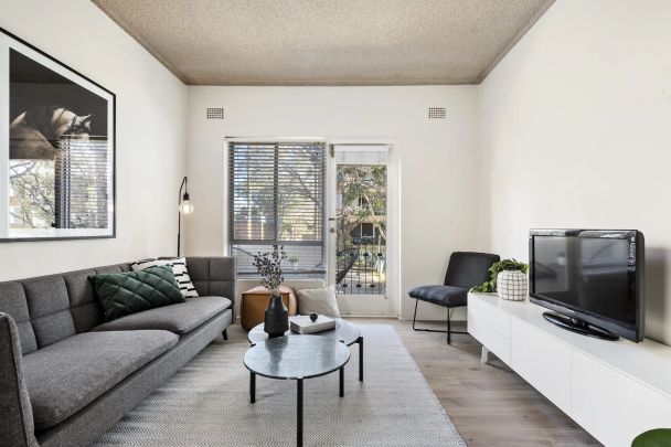 Waterfront living at its best. - Photo 1