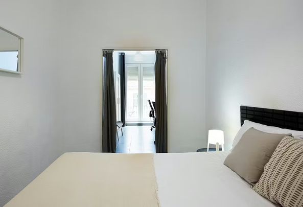 Calle de Noviciado, Madrid, Community of Madrid 28015 - Foto 1