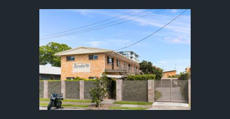 STONES THROW TO KIRRA'S BEACHES - Photo 3