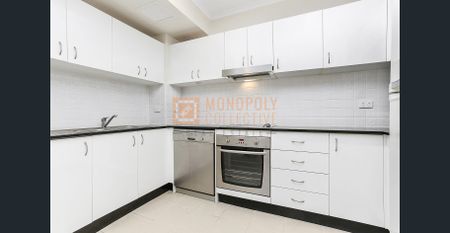 ENTERTAINERS APARTMENT IN CONVENIENT LOCALE - Photo 3