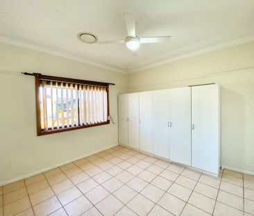 Single Level Brick Home in Quiet Street! - Photo 3