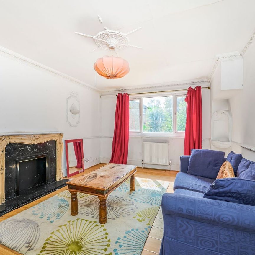 Clifton Way, London, SE15 - Photo 1