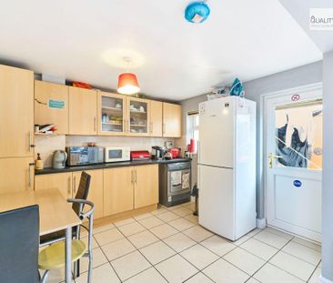 1 bedroom in a house share to rent - Photo 5