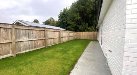 Immaculate 3-Bedroom Home in Prime Location! Modern Living & Easy Care! - Photo 3