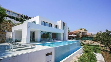 Luxury Villa for rent in Benahavís, Andalusia - Photo 2