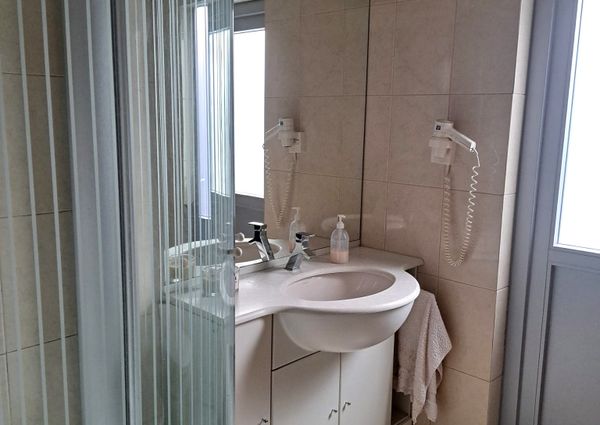 Apartamento T3 com sótão, mobilado e equipado, no Bairro do Liceu!