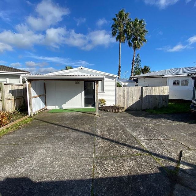 Ready to move in furnished 2BR Home in Glen Eden! - Photo 1