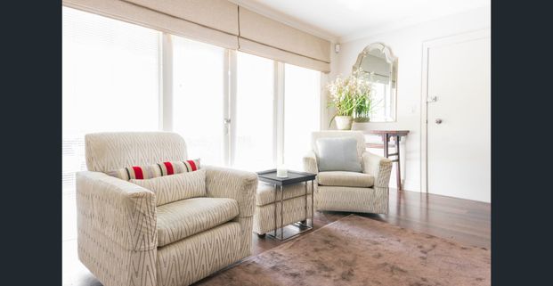 Stunning! Fully furnished in the heart of Carlton - Photo 1