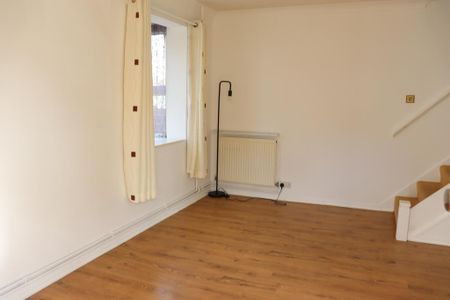 1 bedroom semi-detached house to rent - Photo 2