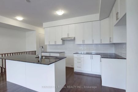 Condo Townhouse For Lease | N9195068 - Photo 2