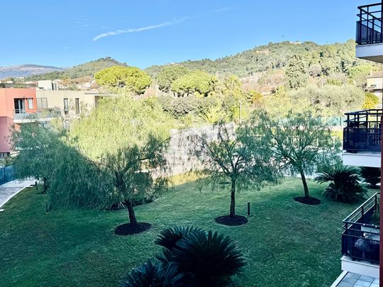 Location Appartement F1 La Roquette Sur Siagne - Photo 1