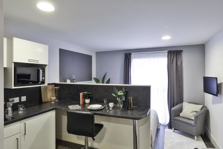 1 bedroom in a flat share to rent - Photo 4