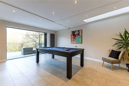 A well presented four bedroom family home in the heart of Virginia Water - Photo 3