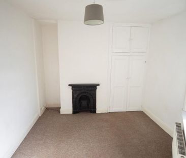 3 bedroom end of terrace house to rent - Photo 2