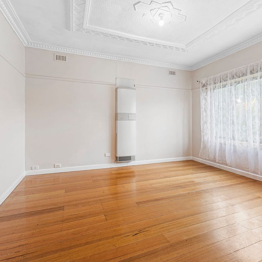 Well-Presented Three-Bedroom Home in the Heart of Sunshine! - Photo 1