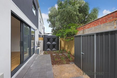 2/115 Stanhope Street, West Footscray VIC 3012 - Photo 5