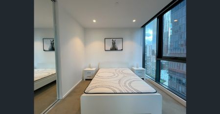 Furnished Two Bedroom Two Bathroom Apartment in at Level 20! - Photo 4