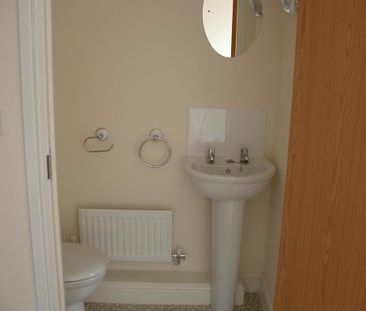 2 bedroom semi-detached house to rent - Photo 6