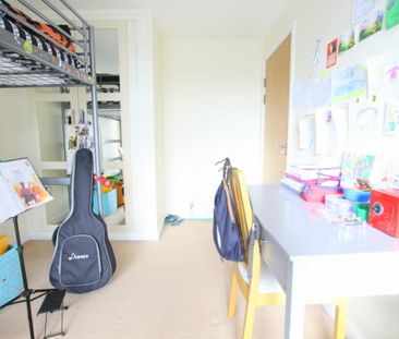 2 Bedroom Apartment, Rothesay Avenue, London - Photo 3