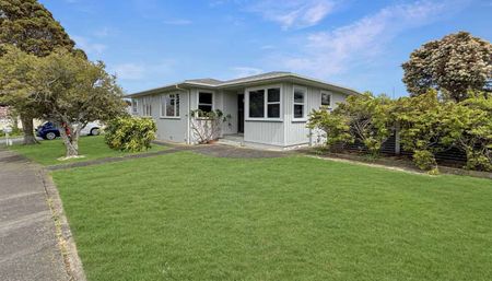 PARKLAND - 3 BEDROOM - Photo 5