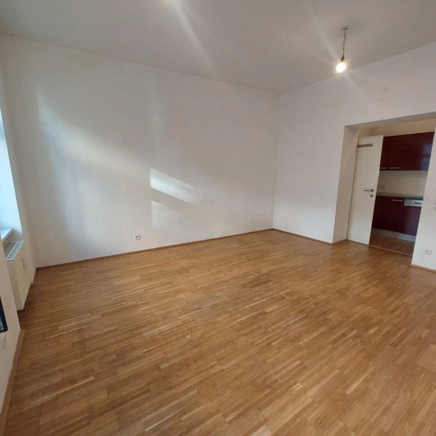 BITTE KEINE ANRUFE , NUR SCHRIFTLICHE ANFRAGEN ! Nette 2 Zimmer- Wohnung in der Guldengasse - Foto 1