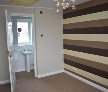 3 bedroom mews to rent - Photo 5