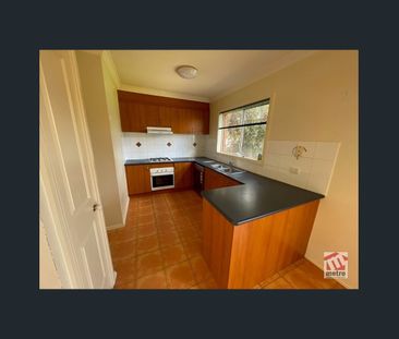 OPEN PLAN LIVING! - Photo 4