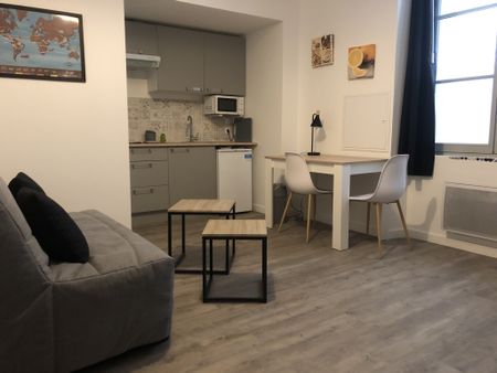 POITIERS PLATEAU Marché Notre Dame, studio neuf meublé dans une petite copropriété entièrement restaurée. - Photo 4