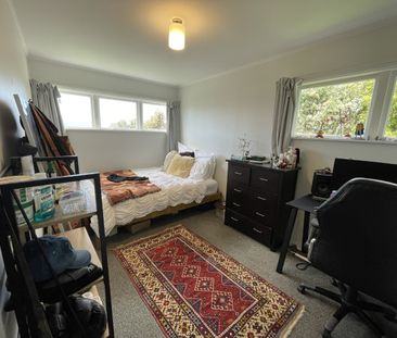 3 Bedrooms in Melrose - Photo 6