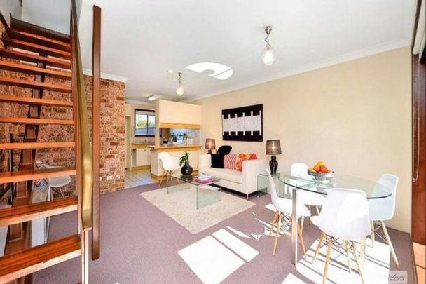 Cosy & Homely Two-Bedroom Apartment - Photo 1