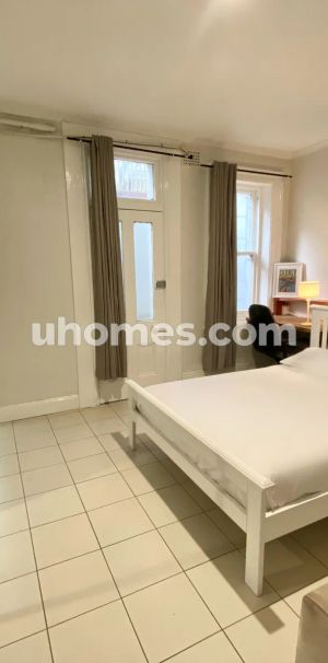 Room 1 #147 - Photo 2